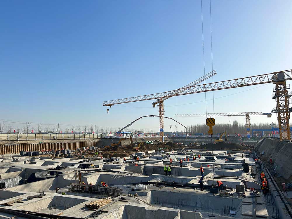 大干快上不松劲  跑出建设“加速度”城建建筑公司遥墙机场项目部率先完成首段底板防水施工