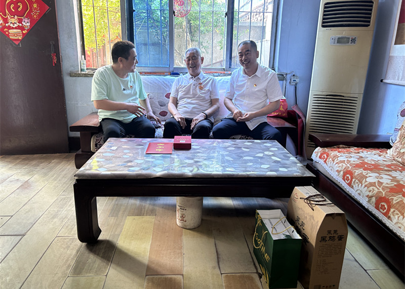 光荣在党 不忘初心