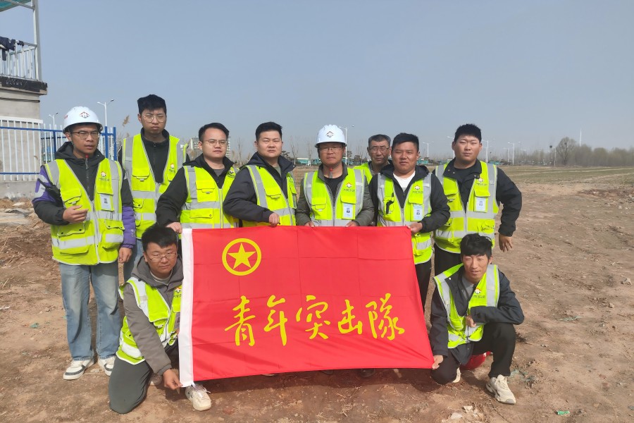 不负好春光 春耕正当时 城建建筑公司起步区大桥片区D4地块项目部青年突击队 以“菜园共建”奏响绿色工地协奏曲