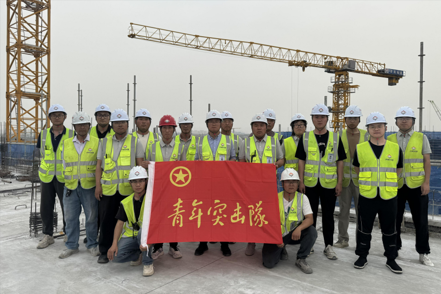 匠心领航新标杆！ 城建建筑公司起步区大桥片区D-4地块项目首栋住宅提前两周实现封顶