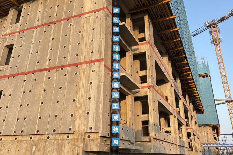 高强度波纹管垃圾通道落地 绿色施工再添新动能  城建建筑公司丁太鲁安置房项目A-02地块创新推进绿色施工