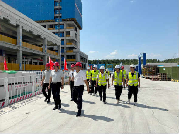 牟晓岩董事长到集团遥墙机场配套项目二标段调研指导工作