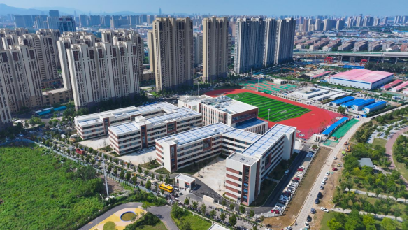 华山九年一贯制学校开学啦！城建建筑公司用匠心筑造师生梦想家园