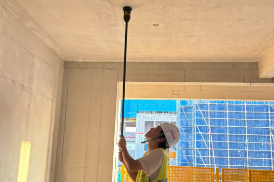 城建建筑公司丁太鲁安置房项目A-02地块引入新型楼板厚度检测仪 筑牢工程质量防线