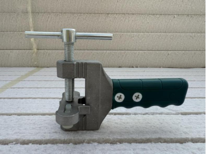 城建建筑公司起步区大桥片区D-4地块项目引入瓷砖开界器 推动瓷砖铺贴工序精细化高效化