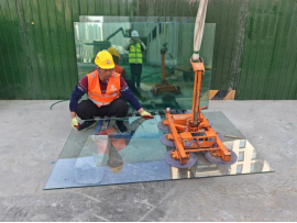 城建建筑公司孙耿幼儿园项目应用电动吸盘 攻克天窗吊装难题