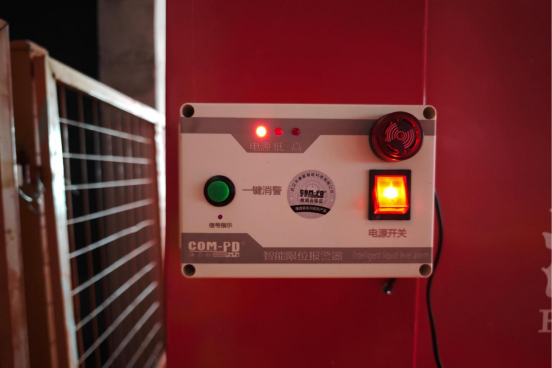 引入消防智能报警器 筑牢消防安全防线 城建建筑公司起步区游泳馆项目引入消防智能限位报警器