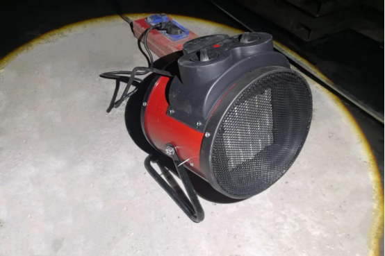 城建建筑公司丁太鲁安置房项目A02地块 浇筑层保温养护见实效 科技手段筑牢 混凝土质量防线