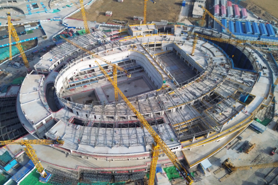 闻令而动 决战钢构 城建建筑公司起步区游泳馆项目全力推进钢屋盖吊装施工