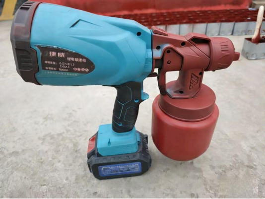 喷涂工具升级 推动涂装工艺提质增效 城建建筑公司微山县居民避险搬迁项目使用锂电喷漆枪 优化涂装工艺