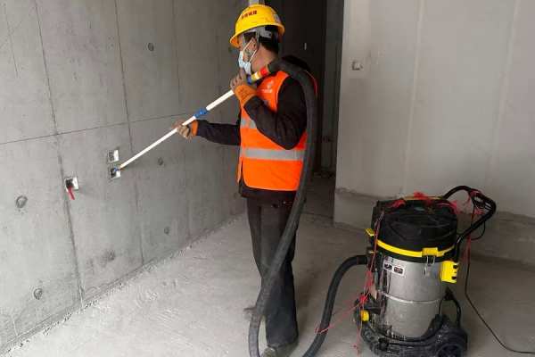 巧借吸力快穿线 城建建筑公司丁太鲁安置房项目A-11地块引进吸尘器 助力水电施工提效