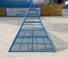 创新井道防护 筑牢安全防线 城建建筑公司微山居民避险搬迁项目部创新应用 新型电梯井防护工具