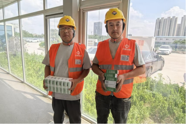 炎炎夏日送清凉 心系一线暖人心 城建建筑公司丁太鲁安置房项目A11地块开展夏季送清凉慰问活动