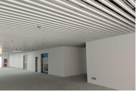 样板引路树标杆 精细施工促品质 城建建筑公司起步区游泳馆项目装修样板段施工顺利完成