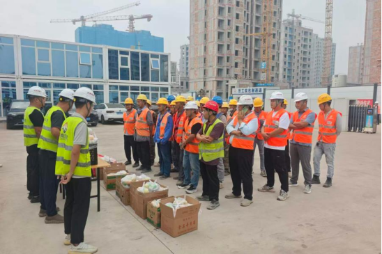 月圆人团圆 关怀在一线 城建建筑公司微山县避险搬迁项目开展 中秋慰问活动